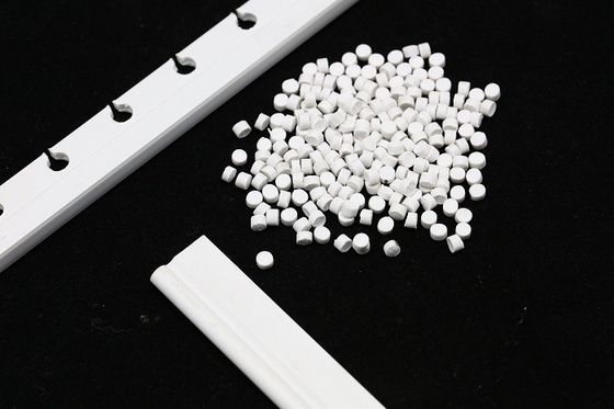 Harga bagus Profil Ekstrusi Pelet Plastik PVC Keras 1.6g/Cm3 daring
